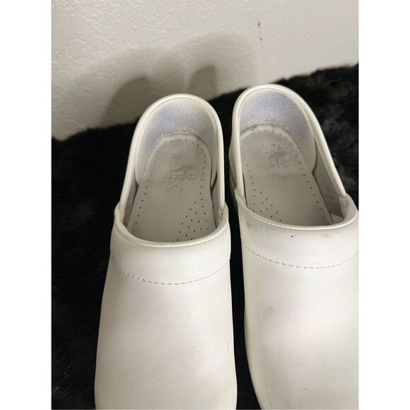 Dansko size 37 US 6.5 - 7 Leather Clog Comfort Professional Nurse shoes - Picture 2 of 7